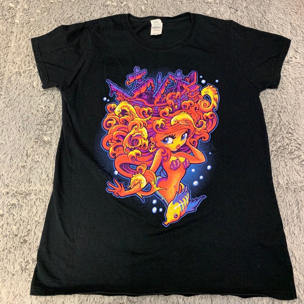 🌙$2 W/ BUNDLE🌙 Mermaid and Ship Graphic Tee